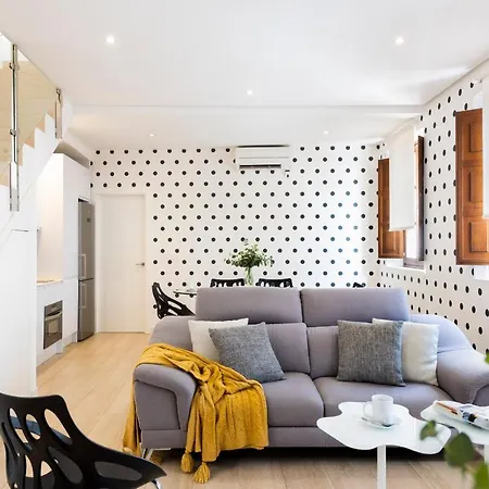 Palacio Del Siglo Xvii Frente A Jardines De Murillo Apartmán